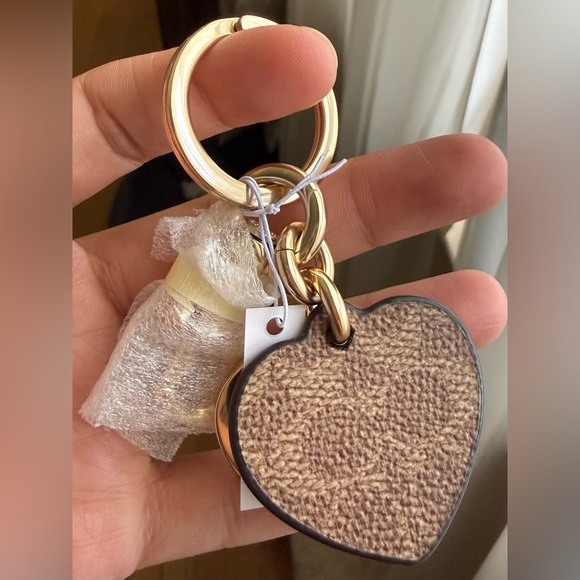 Coach Hearts Key Ring In Signature Canvas NWT - Picture 2 of 4